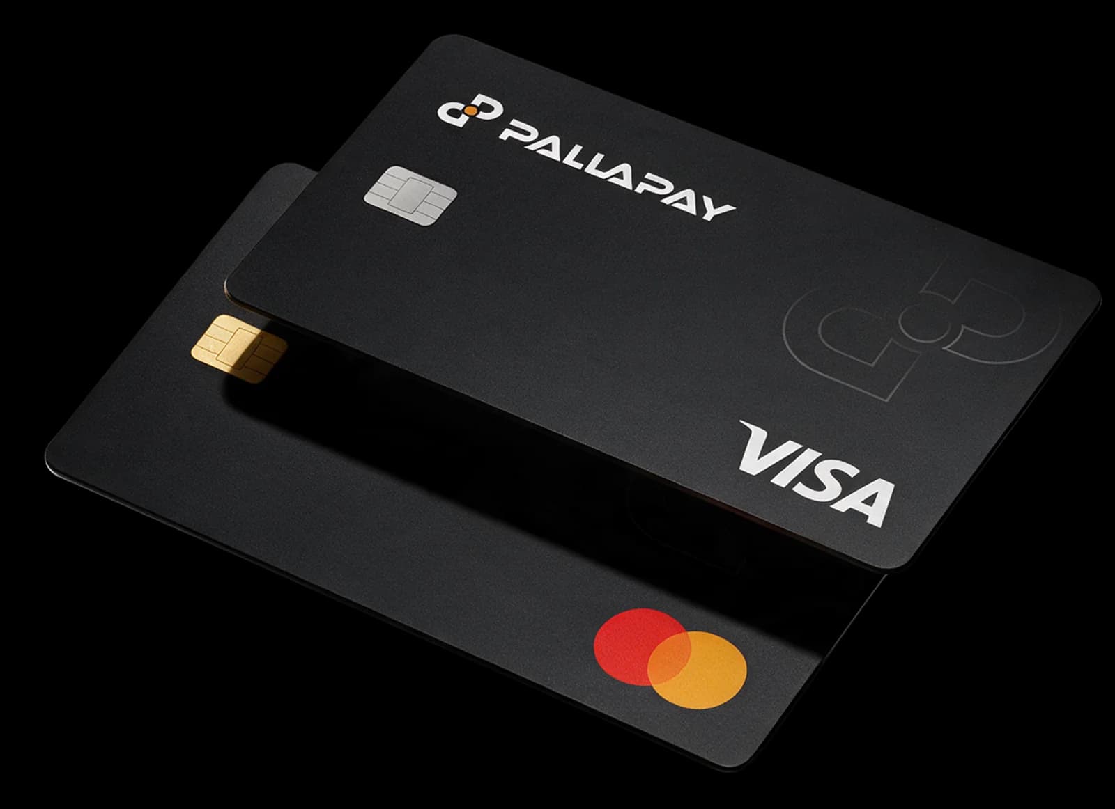 Üst üste dizilmiş Pallapay Visa ve Mastercard kripto kartlar